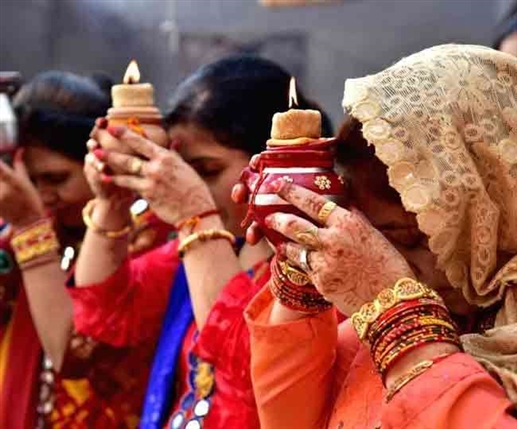 Karwa Chauth 2021 Katha : ਕੀ ਹੈ ਕਰਵਾ ਚੌਥ ਵਰਤ ਦੀ ਕਥਾ? ਜਾਣੋ ਅਖੰਡ ਸੌਭਾਗਯ ਦੇ ਵਰਤ ਦਾ ਮਹੱਤਵ