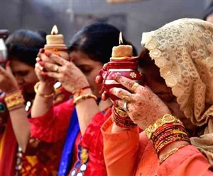 Karwa Chauth 2021 Katha : ਕੀ ਹੈ ਕਰਵਾ ਚੌਥ ਵਰਤ ਦੀ ਕਥਾ? ਜਾਣੋ ਅਖੰਡ ਸੌਭਾਗਯ ਦੇ ਵਰਤ ਦਾ ਮਹੱਤਵ