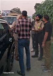 ਛੋਟੇ ਹਾਥੀ ਤੇ ਕਾਰ ਦੀ ਟੱਕਰ, ਜਾਨੀ ਨੁਕਸਾਨ ਤੋਂ ਬਚਾਅ