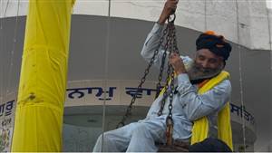 ਨਿਸ਼ਾਨ ਸਾਹਿਬ ਦੀ 80 ਫੁੱਟ ਉਚਾਈ ’ਤੇ ਫਸਿਆ ਸੇਵਾਦਾਰ