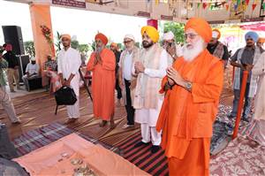 ਕੈਬਨਿਟ ਮੰਤਰੀ ਸੌਂਦ ਨੇ ਸੰਤ-ਮਹਾਂਪੁਰਸ਼ਾਂ ਤੋਂ ਲਿਆ ਆਸ਼ੀਰਵਾਦ