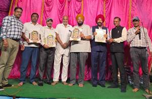 ਹਲਕਾ ਦੱਖਣੀ ’ਚ ਤਿਉਹਾਰ ਮੌਕੇ ਔਰਤਾਂ ਨੂੰ ਵੰਡੀਆਂ ਸ਼ਾਲਾਂ
