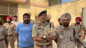 ਅਜਮੀਤ ਹੱਤਿਆਕਾਂਡ ਦਾ ਮੁੱਖ ਸ਼ੂਟਰ ਪੁਲਿਸ ਮੁਕਾਬਲੇ 'ਚ ਜ਼ਖ਼ਮੀ, ਅਸਲਾ ਬਰਾਮਦਗੀ ਦੌਰਾਨ ASI ਦੀ ਸਰਵਿਸ ਰਿਵਾਲਵਰ ਖੋਹ ਕੇ ਚਲਾਈਆਂ ਗੋਲੀਆਂ