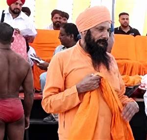 ਬਾਬਾ ਕਮਲੇਸ਼ ਗਿਰੀ ਜੀ ਨੇ ਕੀਤਾ ਸੰਗਤਾਂ ਦਾ ਧੰਨਵਾਦ