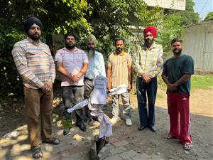 ਫ਼ਰਦ ਕੇਂਦਰ ਕੰਪਿਊਟਰ ਆਪਰੇਟਰਾਂ ਵੱਲੋਂ ਸਰਕਾਰ ਦਾ ਪੁਤਲਾ ਫੂਕ ਕੇ ਰੋਸ ਪ੍ਰਦਰਸ਼ਨ
