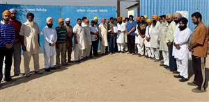 ਬਲਜੀਤ ਭੁੱਟਾ ਦੀ ਅਗਵਾਈ ਹੇਠ ਵੀਸੀਐੱਲ ਕੰਪਨੀ ਅੱਗੇ ਧਰਨਾ