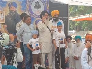 CBI ਜਾਂਚ ਦੇ ਐਲਾਨ ਤੋਂ ਬਾਅਦ ਵੀ ਸਸਕਾਰ ਲਈ ਤਿਆਰ ਨਹੀਂ ਪਰਿਵਾਰ, ਅਮਿਤ ਸ਼ਾਹ ਅੱਗੇ ਰੱਖੀਆਂ ਜਾਣਗੀਆਂ CM ਦੇ ਅਸਤੀਫ਼ੇ ਸਮੇਤ ਇਹ ਮੰਗਾਂ