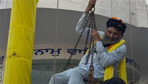 Kapurthala News : ਨਿਸ਼ਾਨ ਸਾਹਿਬ ਦੀ 80 ਫੁੱਟ ਉਚਾਈ ’ਤੇ ਫਸਿਆ ਭਾਈ ਬਲਵੰਤ ਸਿੰਘ, ਫਾਇਰ ਬ੍ਰਿਗੇਡ ਤੇ ਪ੍ਰਸ਼ਾਸਨ ਦੇ ਯਤਨਾਂ ਸਦਕਾ ਸੁਰੱਖਿਅਤ ਹੇਠਾਂ ਉਤਾਰਿਆ
