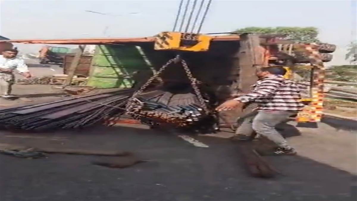 ਸਰੀਏ ਨਾਲ ਭਰਿਆ ਟਰੱਕ ਪਲਟਿਆ, ਪੰਜ ਕਿਲੋਮੀਟਰ ਤੱਕ ਲੱਗਾ ਜਾਮ