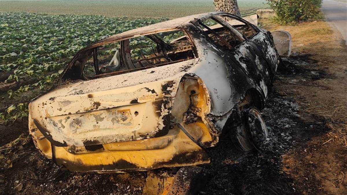 ਦਰਖਤ ’ਚ ਵੱਜੀ ਕਾਰ ਸੜ ਕੇ ਸੁਆਹ, ਚਾਲਕ ਬਚਿਆ