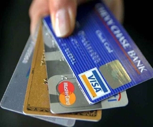 Credit Card ਵਰਤਣ ਵਾਲੇ ਹੋ ਜਾਣ ਸਾਵਧਾਨ! ਇਹ ਗਲਤੀਆਂ ਪੈ ਸਕਦੀਆਂ ਹਨ ਭਾਰੀ