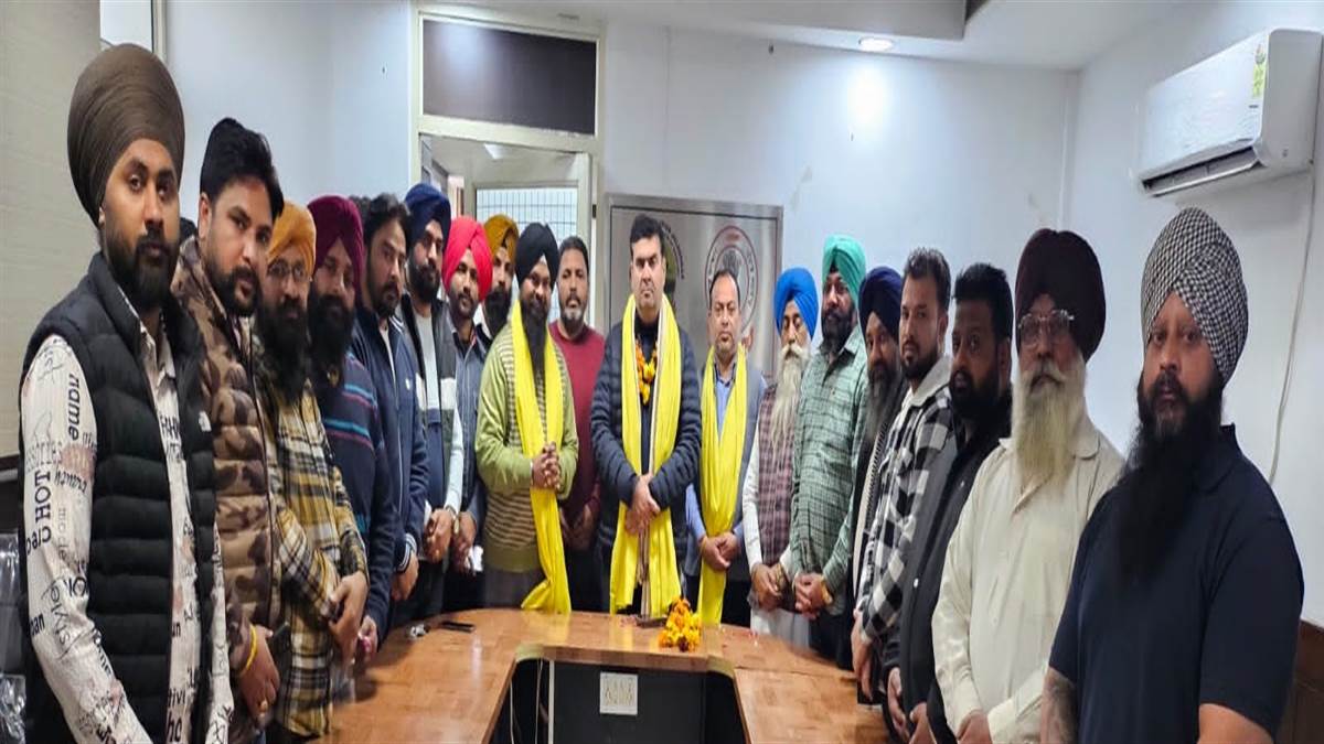 ਮੇਅਰ ਵਨੀਤ ਧੀਰ ਨੂੰ ਕੀਤਾ ਸਨਮਾਨਿਤ