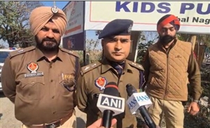 Hoshiarpur News : ਨਸ਼ਾ ਤਸਕਰਾਂ ਦੀ ਨਾਜਾਇਜ਼ ਸੰਪਤੀ ‘ਤੇ ਕਾਰਵਾਈ, ਘੰਟਾਘਰ ਇਲਾਕੇ ‘ਚ ਤਿੰਨ ਗ਼ੈਰਕਾਨੂੰਨੀ ਢਾਂਚੇ ਕੀਤੇ ਢਹਿ-ਢੇਰੀ