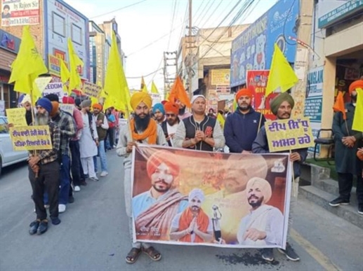 ਦੀਪ ਸਿੱਧੂ ਲਈ ਨੌਜਵਾਨਾਂ ਨੇ ਕੱਿਢਆ ਕੇਸਰੀ ਮਾਰਚ