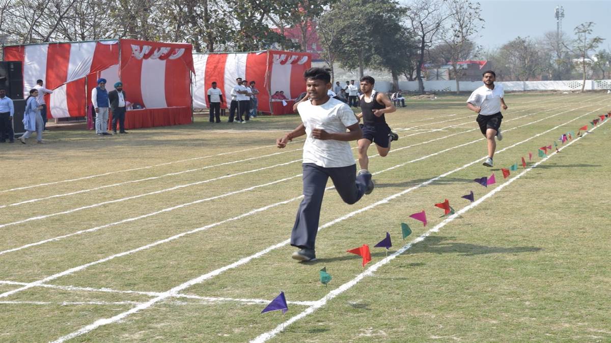 ਖੇਡ ਮੈਦਾਨ ’ਚ ਵਿਦਿਆਰਥੀਆਂ ਨੇ ਦਿਖਾਇਆ ਦਮ-ਖ਼ਮ