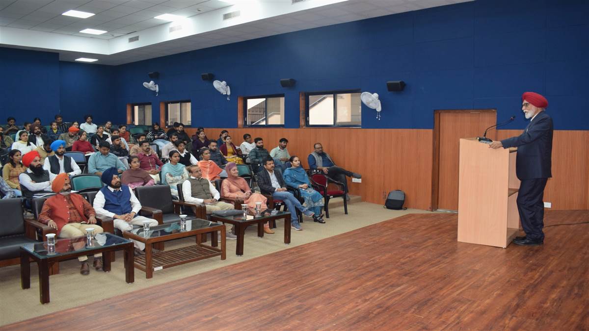 ਮਾਤ-ਭਾਸ਼ਾ ਦਿਵਸ ’ਤੇ ਵਿਦਿਆਰਥੀਆਂ ਵੱਲੋਂ ਪ੍ਰਦਰਸ਼ਨ