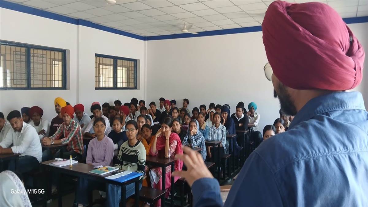 ਖ਼ਾਲਸਾ ਕਾਲਜ ’ਚ ਕਰਵਾਇਆ ਜਾਗਰੂਕਤਾ ਸੈਮੀਨਾਰ