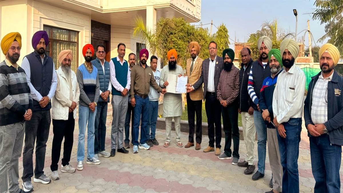 ਅਧਿਆਪਕਾਂ ਨੇ ਦਿੱਤਾ ਵਿਧਾਇਕ ਰਾਜਾ ਨੂੰ ਮੰਗ-ਪੱਤਰ