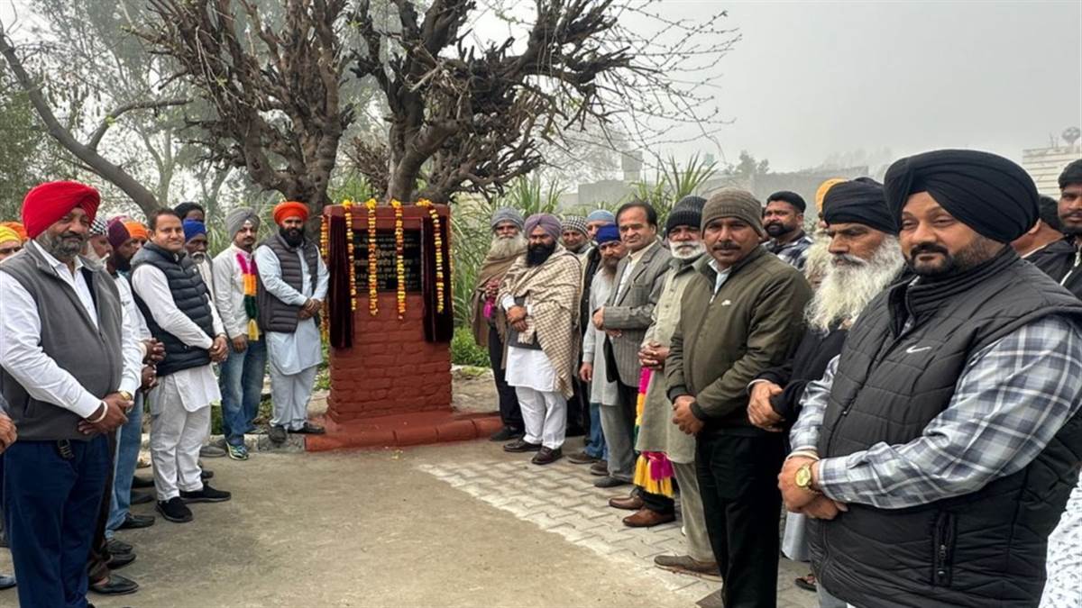 ਝਾਂਸ ਦੀ ਨਵੀਂ ਬਣਨ ਵਾਲੀ ਫਿਰਨੀ ਦੇ ਕੰਮਾਂ ਦਾ ਕੀਤਾ ਉਦਘਾਟਨ