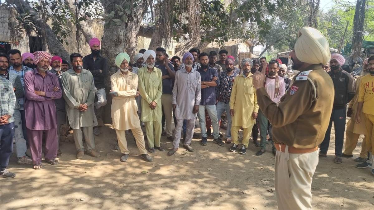 ਟ੍ਰੈਫਿਕ ਨਿਯਮਾਂ ਤੇ ਸਾਈਬਰ ਸੁਰੱਖਿਆ ਬਾਰੇ ਕੀਤਾ ਜਾਗਰੂਕ