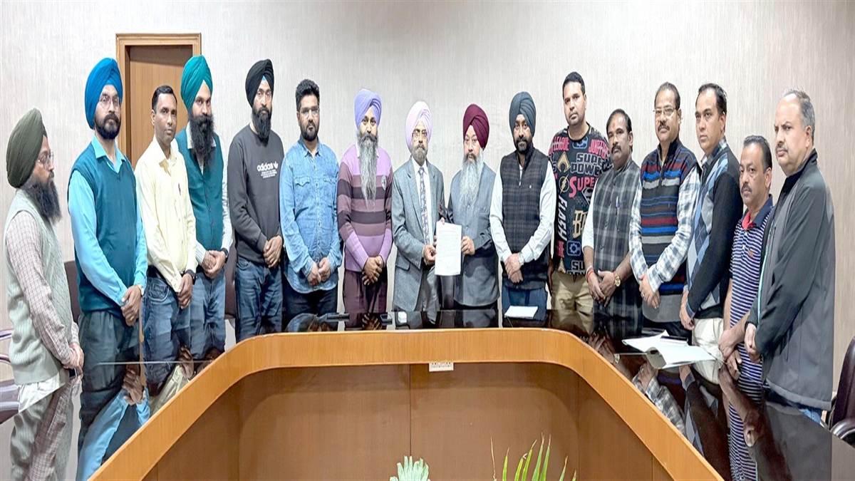 ਹੋਸਟਲਾਂ ਦਾ ਸਮਾਂ ਬਦਲਣ ’ਤੇ ਵਾਈਸ ਚਾਂਸਲਰ ਨਾਲ ਖੜ੍ਹੇ ਕੈਂਪਸ ਵਾਸੀ