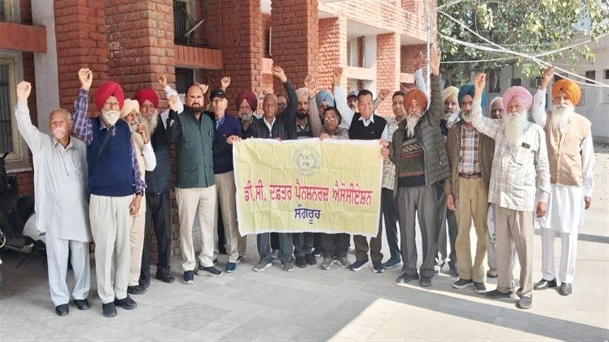 ਪੈਨਸ਼ਨਰਾਂ ਨੇ ਪ੍ਰਬੰਧਕੀ ਕੰਪਲੈਕਸ ’ਚ ਕੀਤੀ ਰੋਸ ਰੈਲੀ