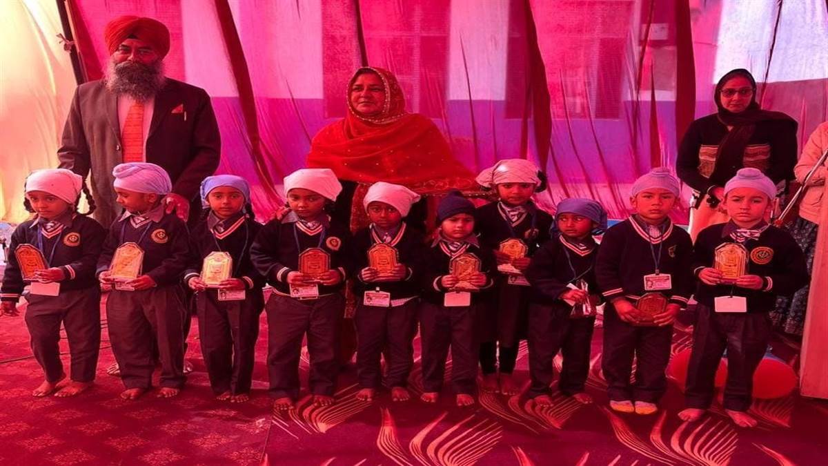 ਦਸ਼ਮੇਸ਼ ਸਕੂਲ ’ਚ ਇਨਾਮ ਵੰਡ ਸਮਾਗਮ ਕਰਵਾਇਆ