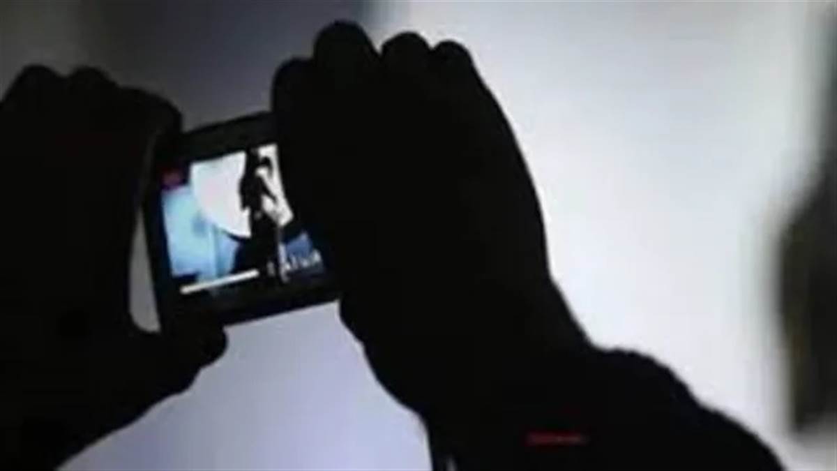 ਚੰਡੀਗੜ੍ਹ ’ਚ ਚਾਈਲਡ ਪੋਰਨੋਗ੍ਰਾਫੀ! ਬੱਚਿਆਂ ਦੀਆਂ ਇਤਰਾਜ਼ਯੋਗ ਫੋਟੋਆਂ ਤੇ ਵੀਡੀਓ ਦੇਖਣਾ ਨੌਜਵਾਨ ਨੂੰ ਪਿਆ ਮਹਿੰਗਾ