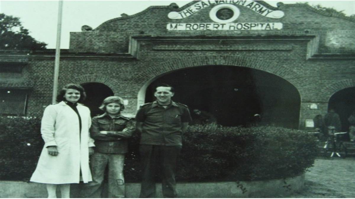 93 ਸਾਲਾ ਅੰਗਰੇਜ਼ ਮਹਿਲਾ ਹਰ ਸਾਲ ਯੂਕੇ ਤੋਂ ਗੁਰਦਾਸਪੁਰ ਆ ਕੇ ਪਤੀ ਨੂੰ ਕਰਦੀ ਹੈ ਯਾਦ, ਮਰੀਜ਼ਾਂ ਦਾ ਇਲਾਜ ਕਰਦਿਆਂ ਹੋਈ ਸੀ ਡਾਕਟਰ ਪਤੀ ਦੀ ਮੌਤ