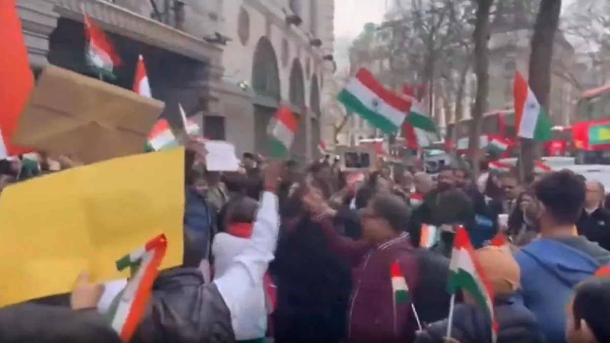 Jai Ho slogans in front of the Indian High Commission in London demanding action against Khalistanis for hoisting the tricolor