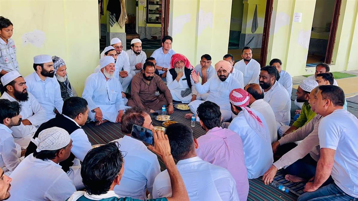 ਲਾਲੜੂ ਖੇਤਰ ਦੀਆਂ ਮਸਜਿਦਾਂ ’ਚ ਵਿਧਾਇਕ ਰੰਧਾਵਾ ਨੇ ਭਰੀ ਹਾਜ਼ਰੀ, ਈਦ ਮੌਕੇ ਭਾਈਚਾਰੇ ਦਾ ਦਿੱਤਾ ਸੰਦੇਸ਼