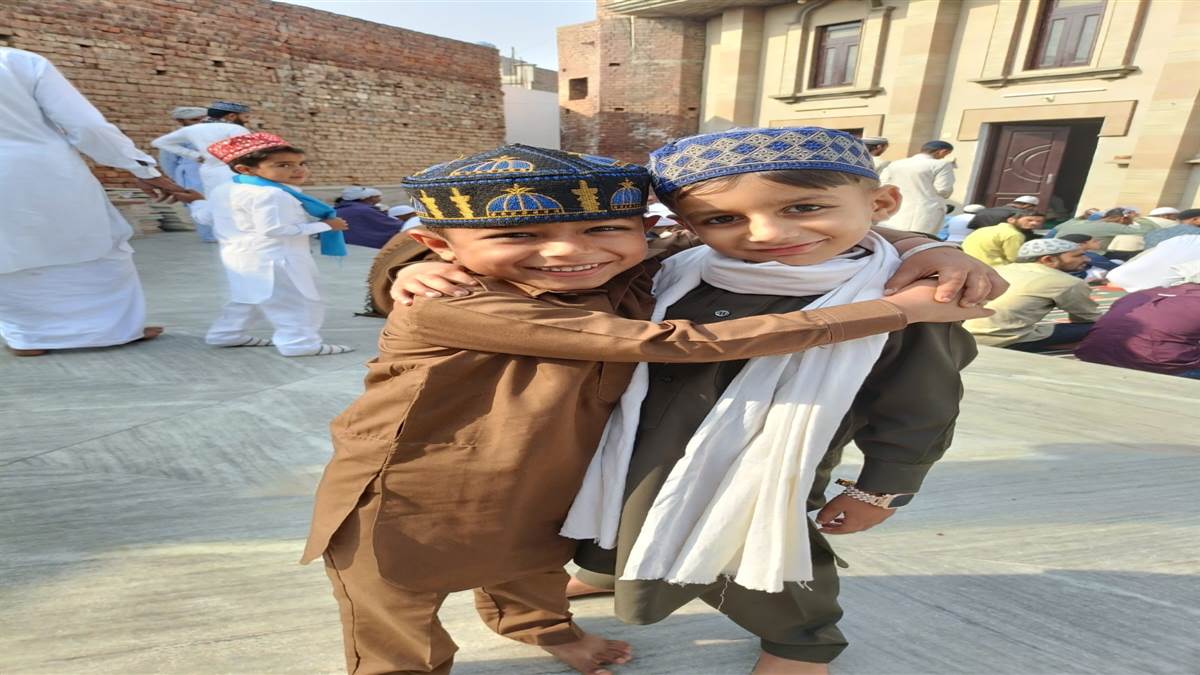 ਫਾਜ਼ਿਲਕਾ ਦੀ ਜਾਮਾ ਮਸਜਿਦ ’ਚ ਈਦ-ਉਲ-ਫਿਤਰ ਦਾ ਤਿਉਹਾਰ ਮਨਾਇਆ