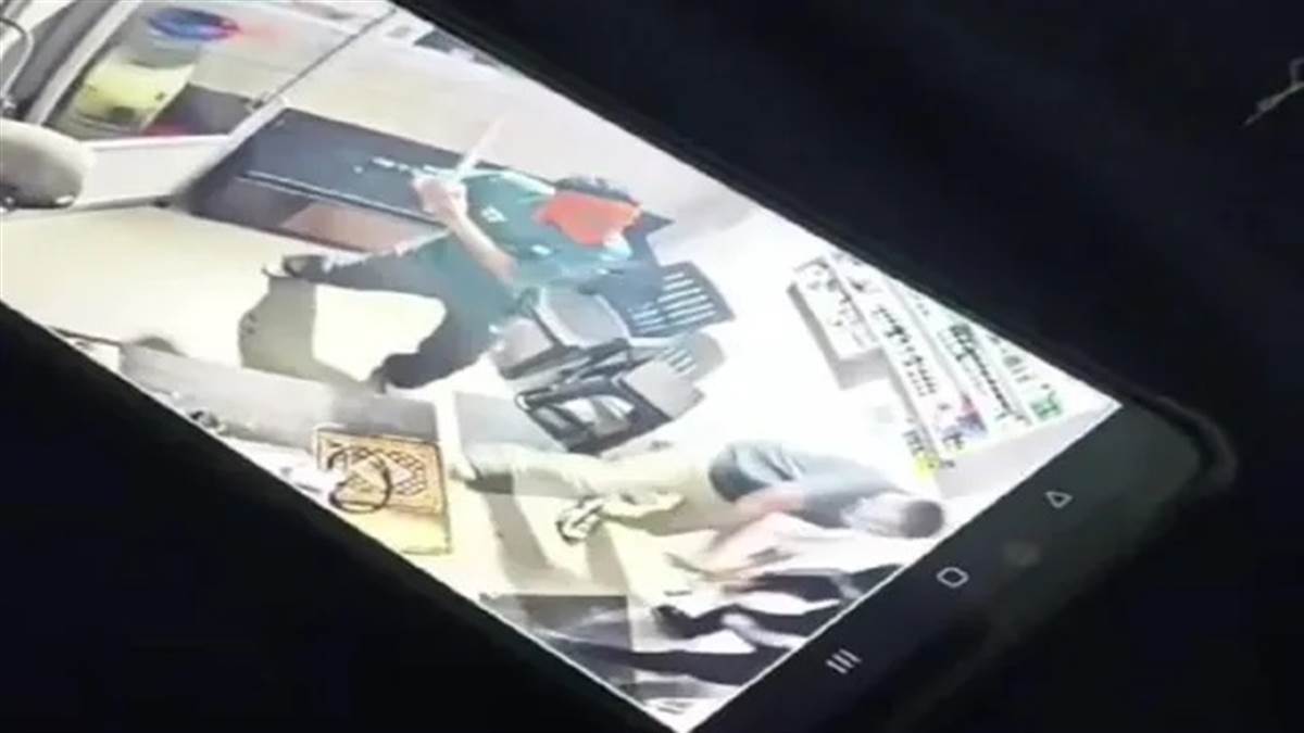 ਫਤਿਹਗੜ੍ਹ ਸਾਹਿਬ 'ਚ ਸਰਪੰਚ 'ਤੇ ਤਲਵਾਰਾਂ ਨਾਲ ਹਮਲਾ; ਕਲੀਨਿਕ 'ਚ ਵੜ ਕੇ ਕੀਤੇ ਵਾਰ, ਸਾਹਮਣੇ ਆਈ VIDEO