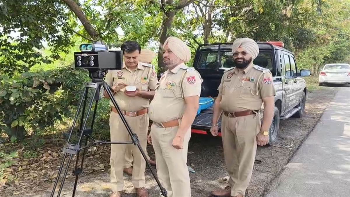 ਨਾਕੇਬੰਦੀ ਦੌਰਾਨ ਤੇਜ ਗਤੀ ਵਾਹਨਾਂ ਦੇ ਚਲਾਨ ਕੱਟੇ