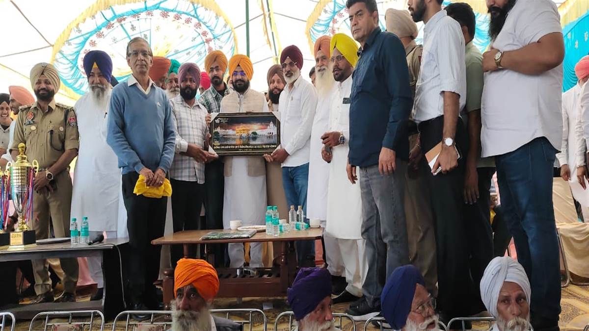 ਪਿੰਡ ਲੰਗ ਕੁਸ਼ਤੀ ਚੈਂਪੀਅਨਸ਼ਿਪ ਦੌਰਾਨ ਮੰਤਰੀ ਸੌਂਦ ਵੱਲੋਂ ਖਿਡਾਰੀਆਂ ਦਾ ਸਨਮਾਨ