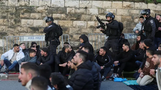 ਬਾਜ਼ਾਰ ਸੁੰਨੇ, ਖੁੱਲ੍ਹੇ 'ਚ ਨਮਾਜ਼ 'ਤੇ ਰੋਕ, 60 ਸਾਲਾਂ 'ਚ ਪਹਿਲੀ ਵਾਰ ਅਲ-ਅਕਸਾ ਮਸਜਿਦ ਬੰਦ... ਮਿਡਲ ਈਸਟ 'ਚ ਈਦ ਦੀ ਰੌਣਕ ਗਾਇਬ