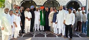 ਸਨੌਰ 'ਚ ਈਦ ਦੀਆਂ ਰੌਣਕਾਂ: ਹਰਿੰਦਰਪਾਲ ਸਿੰਘ ਚੰਦੂਮਾਜਰਾ ਨੇ ਮਸਜਿਦ ਪਹੁੰਚ ਕੇ ਸਾਂਝੀਆਂ ਕੀਤੀਆਂ ਖ਼ੁਸ਼ੀਆਂ; ਭਾਈਚਾਰਕ ਸਾਂਝ ਦੀ ਦਿੱਤੀ ਮਿਸਾਲ