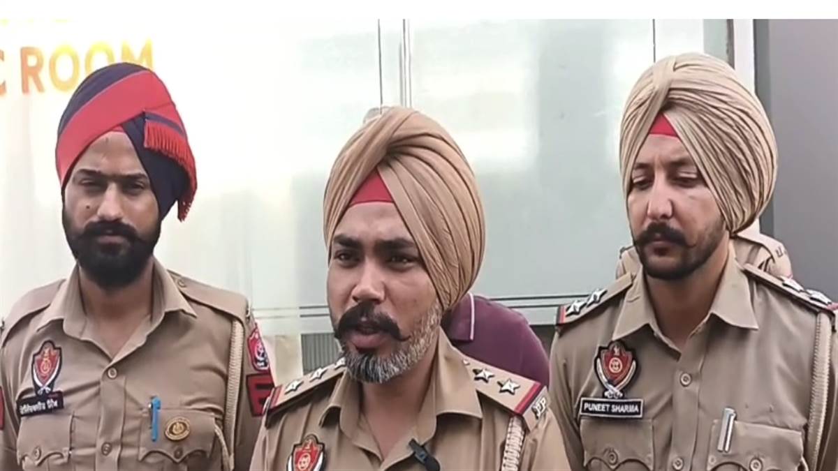 ਹੋਟਲ ਬੀ ਟਾਊਨ ’ਚੋਂ 10 ਜੋੜੇ ਕਾਬੂ