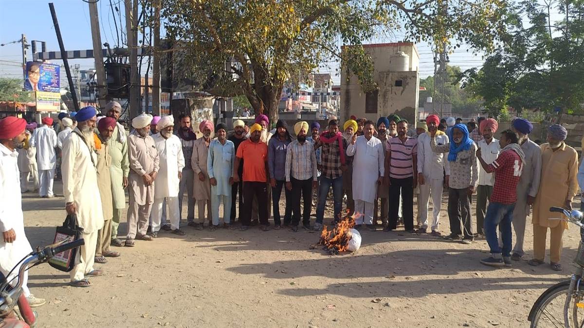 ਲੇਬਰ ਕੋਡਜ਼ ਖ਼ਿਲਾਫ਼ ਕੇਂਦਰ ਸਰਕਾਰ ਦੀ ਅਰਥੀ ਫੂਕੀ, ਨਾਅਰੇਬਾਜ਼ੀ