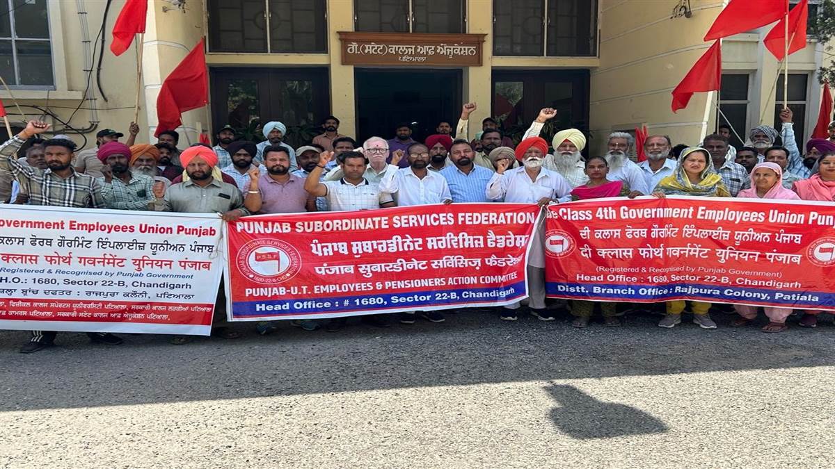 ਚੌਥਾ ਦਰਜਾ ਮੁਲਾਜ਼ਮਾਂ ਵਲੋਂ ਕਾਲਜਾਂ ਅੱਗੇ ਕੀਤੀਆਂ ਗੇਟ ਰੈਲੀਆਂ