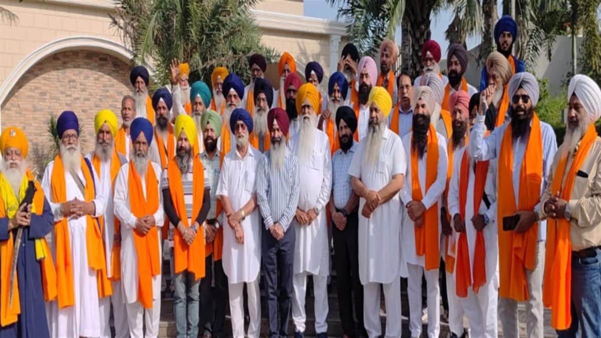 ਜ਼ਿਲਾ ਪ੍ਰਧਾਨ ਦਸੂਹਾ ਨੇ ਨਵ-ਨਿਯੁਕਤ ਅਹੁਦੇਦਾਰਾਂ ਦਾ ਕੀਤਾ ਸਨਮਾਨ