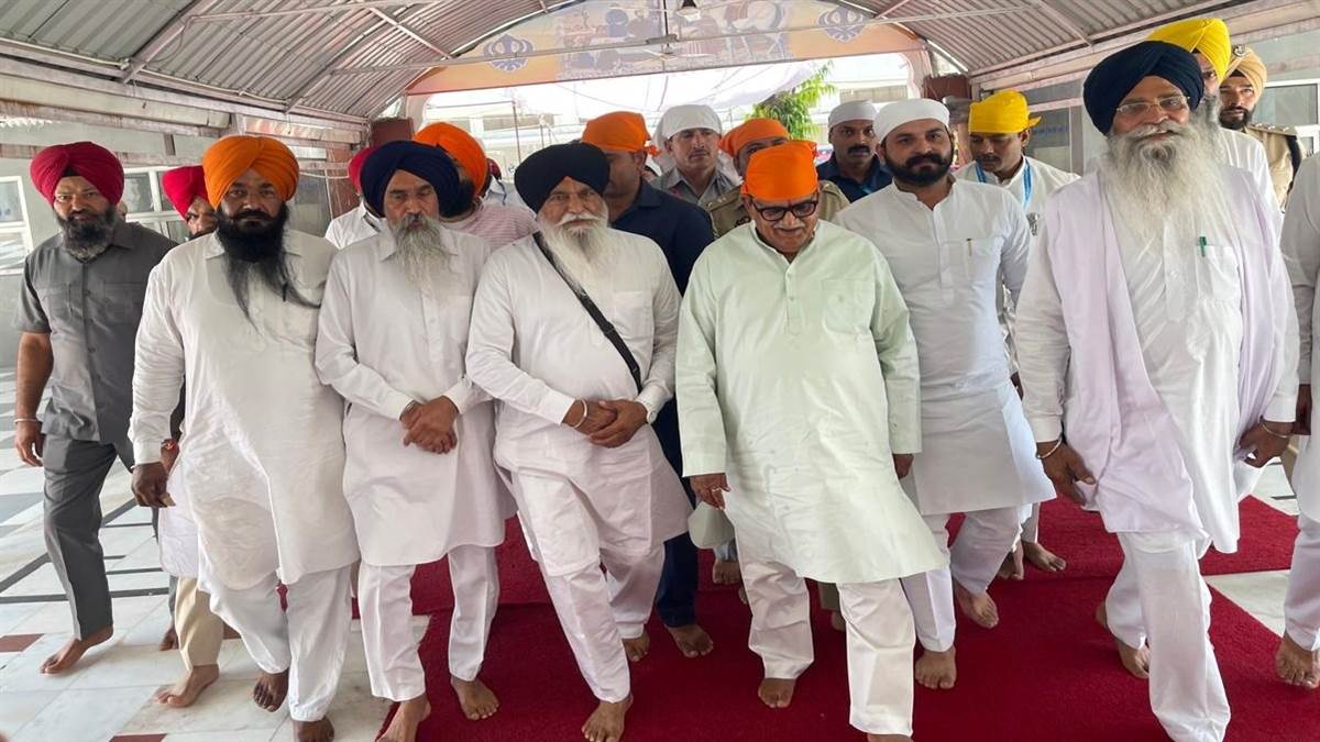 ਰਾਜਪਾਲ ਗੁਰਦੁਆਰਾ ਮੰਜੀ ਸਾਹਿਬ ਆਲਮਗੀਰ ਵਿਖੇ ਹੋਏ ਨਤਮਸਤਕ