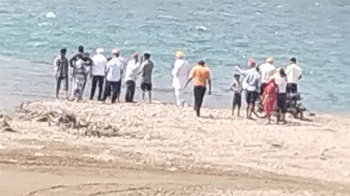 ਸ੍ਰੀ ਕੀਰਤਪੁਰ ਸਾਹਿਬ ਦੀ ਲੋਹੰਡ ਖੱਡ ’ਚ ਨਹਾਉਂਣਾ ਲਗਾਤਾਰ ਜਾਰੀ