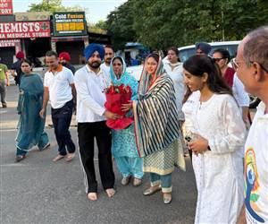 ਮੁਹਾਲੀ 'ਚ ਵੱਖ-ਵੱਖ ਥਾਵਾਂ 'ਤੇ ਮਨਾਇਆ ਗਿਆ ਕੌਮਾਂਤਰੀ ਯੋਗ ਦਿਵਸ, CM ਮਾਨ ਦੀ ਪਤਨੀ ਡਾ. ਗੁਰਪ੍ਰੀਤ ਕੌਰ ਵੀ ਪਹੁੰਚੇ