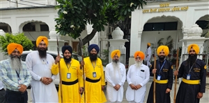 ਨੀਲੇ ਤੇ ਪੀਲੇ ਚੋਲਿਆਂ 'ਚ ਨਜ਼ਰ ਆਉਣਗੇ ਸ੍ਰੀ ਹਰਿਮੰਦਰ ਸਾਹਿਬ ਦੇ ਸੇਵਾਦਾਰ