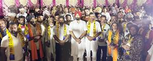 ਕਈ ਪਰਿਵਾਰਾਂ ਨੇ ਰਵਾਇਤੀ ਪਾਰਟੀਆਂ ਛੱਡ ਕੇ ‘ਆਪ’ ਦਾ ਫਡ਼ਿਆ ਪੱਲਾ