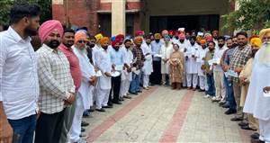 ਬਲਾਕ ਅਟਾਰੀ ਦੀਆਂ 60 ਪੰਚਾਇਤਾਂ ਨੂੰ 2.50 ਕਰੋੜ ਰੁਪਏ ਦੇ ਚੈੱਕ ਵੰਡੇ