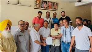 ਆੜ੍ਹਤੀ ਐਸੋਸੀਏਸ਼ਨ ਵੱਲੋਂ ਚੇਅਰਮੈਨ ਸੂਦ ਨੂੰ ਮੰਗ ਪੱਤਰ ਸੌਂਪਿਆ