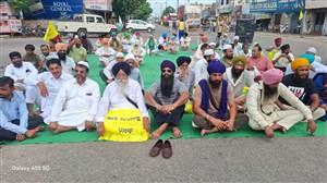 ਮਾਲੇਰਕੋਟਲਾ ਦੇ ਗਰੇਵਾਲ ਚੌਂਕ ’ਚ ਕੀਤੀ ਆਵਾਜਾਈ ਠੱਪ