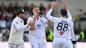 ENG vs PAK 1st Test: ਰੌਬਿਨਸਨ-ਟੰਗ ਦੇ ਤੂਫ਼ਾਨ ਅੱਗੇ ਉੱਡਿਆ ਪਾਕਿਸਤਾਨ, ਇੰਗਲੈਂਡ ਨੇ 3 ਦਿਨਾਂ 'ਚ ਜਿੱਤਿਆ ਟੈਸਟ ਮੈਚ